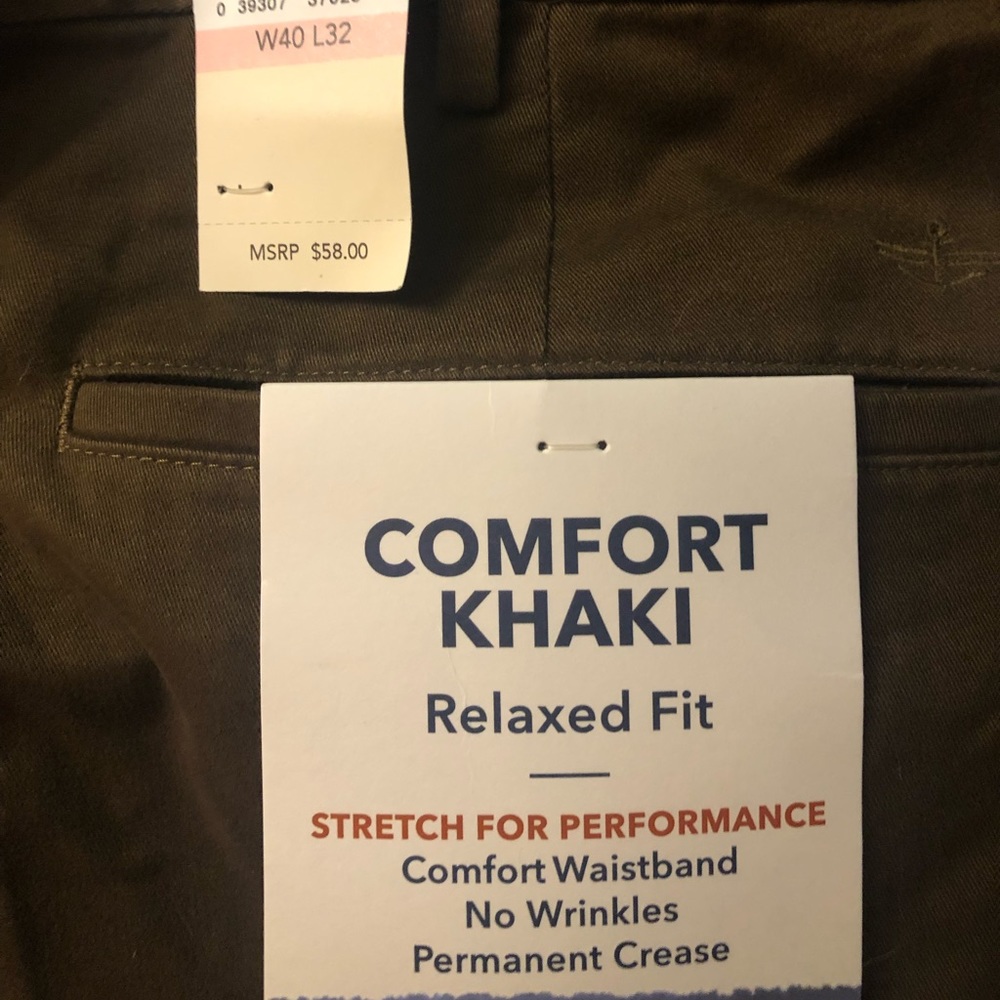 NWT mens Dockers 40 X 32 brown comfort khaki relaxed fit